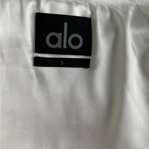 ALO Faux Fur Foxy Jacket size Small - Picture 5 of 6